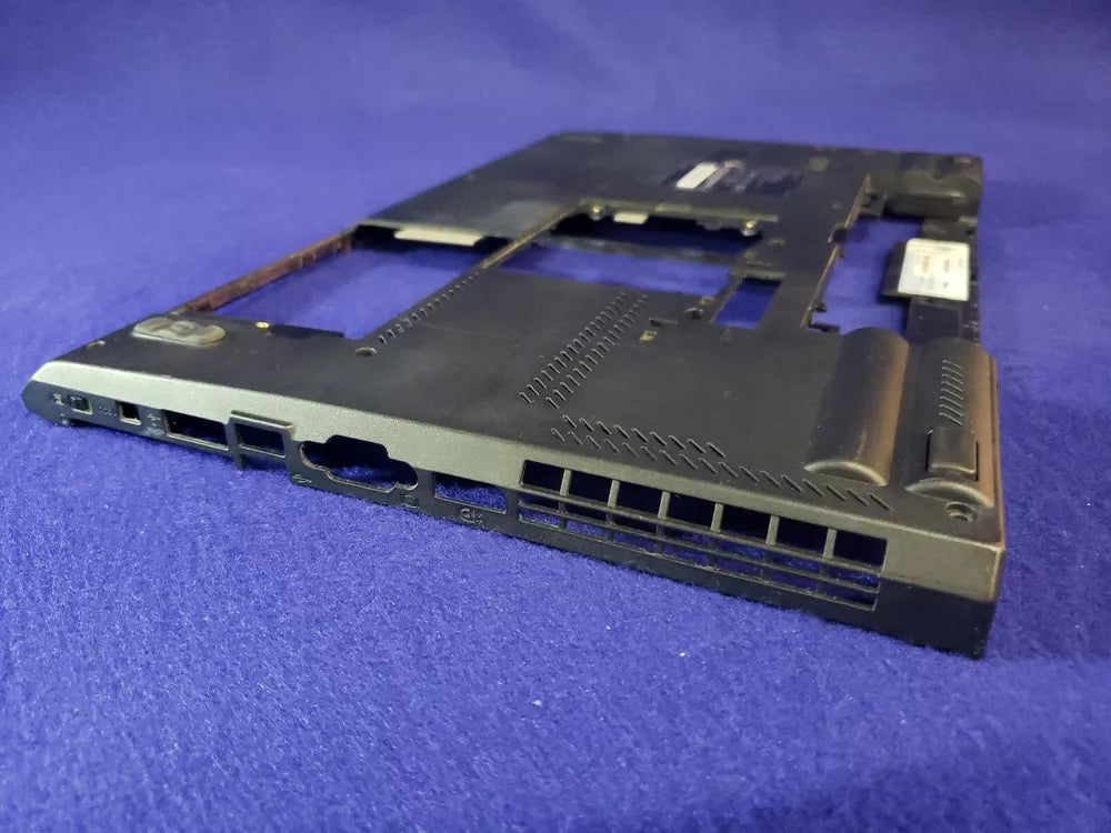 GENUINE LENOVO THINKPAD W520 BOTTOM BASE COVER 04W1673 GRADE C - Honeybee-Technologies