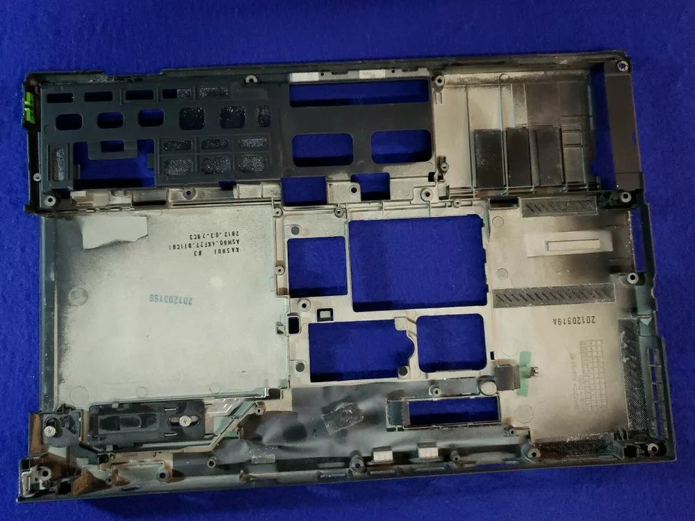 GENUINE LENOVO THINKPAD 420S BOTTOM BASE CHASSIS 04W1702 GRADE C - Honeybee-Technologies