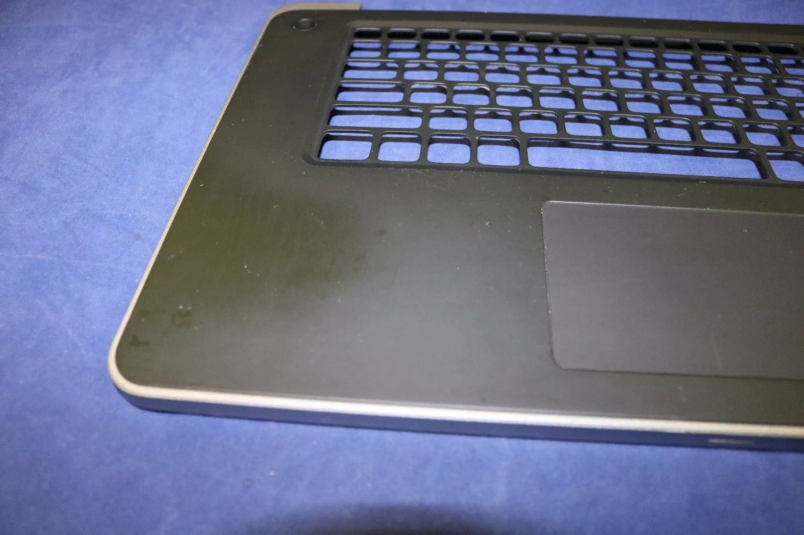 GENUINE DELL XPS L521X LAPTOP TOUCHPAD PALMREST ASSEMBLY 779P4 0779P4 GRADE B - Honeybee-Technologies